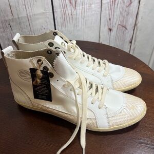 ENERGIE mens leather sneakers in size 11 white cream high tops Never Worn
